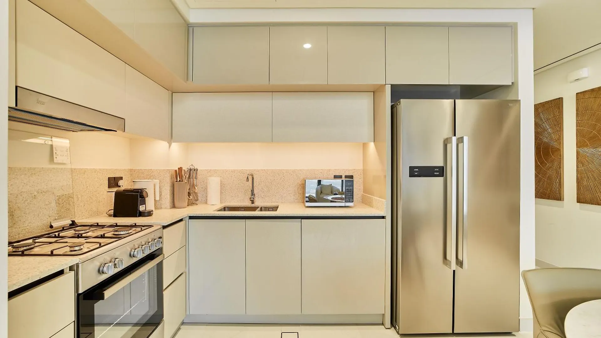 2Br Beachfront Apt With Stunning Dubai Marina View