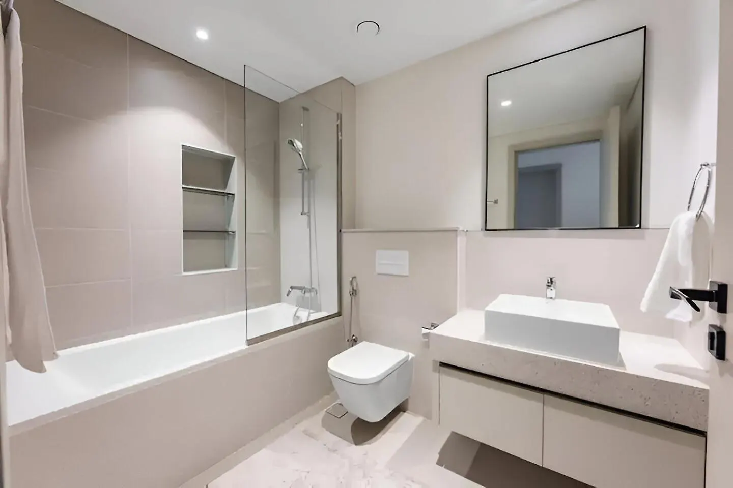 2Br Beachfront Apt With Stunning Dubai Marina View 0*,  الإمارات العربية المتحدة