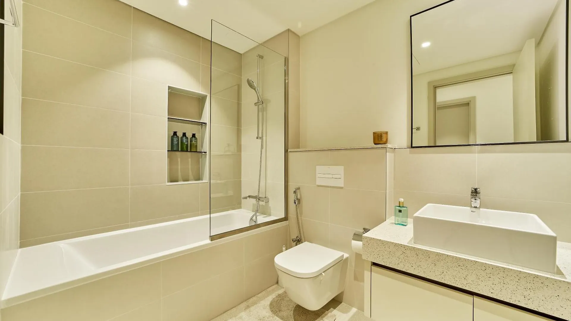 2Br Beachfront Apt With Stunning Dubai Marina View Apartment